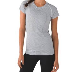LULULEMON ATHLETICA Swiftly Tech Short Sleeve Crew Size 4
